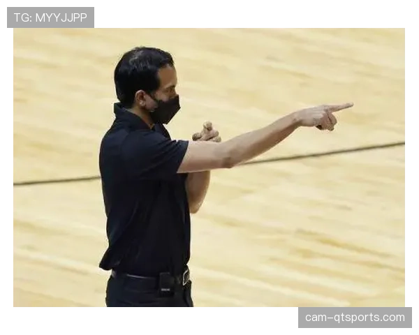 决胜时刻:阿里莎·格雷关键抢断直接转化为快攻得分,锁定胜局